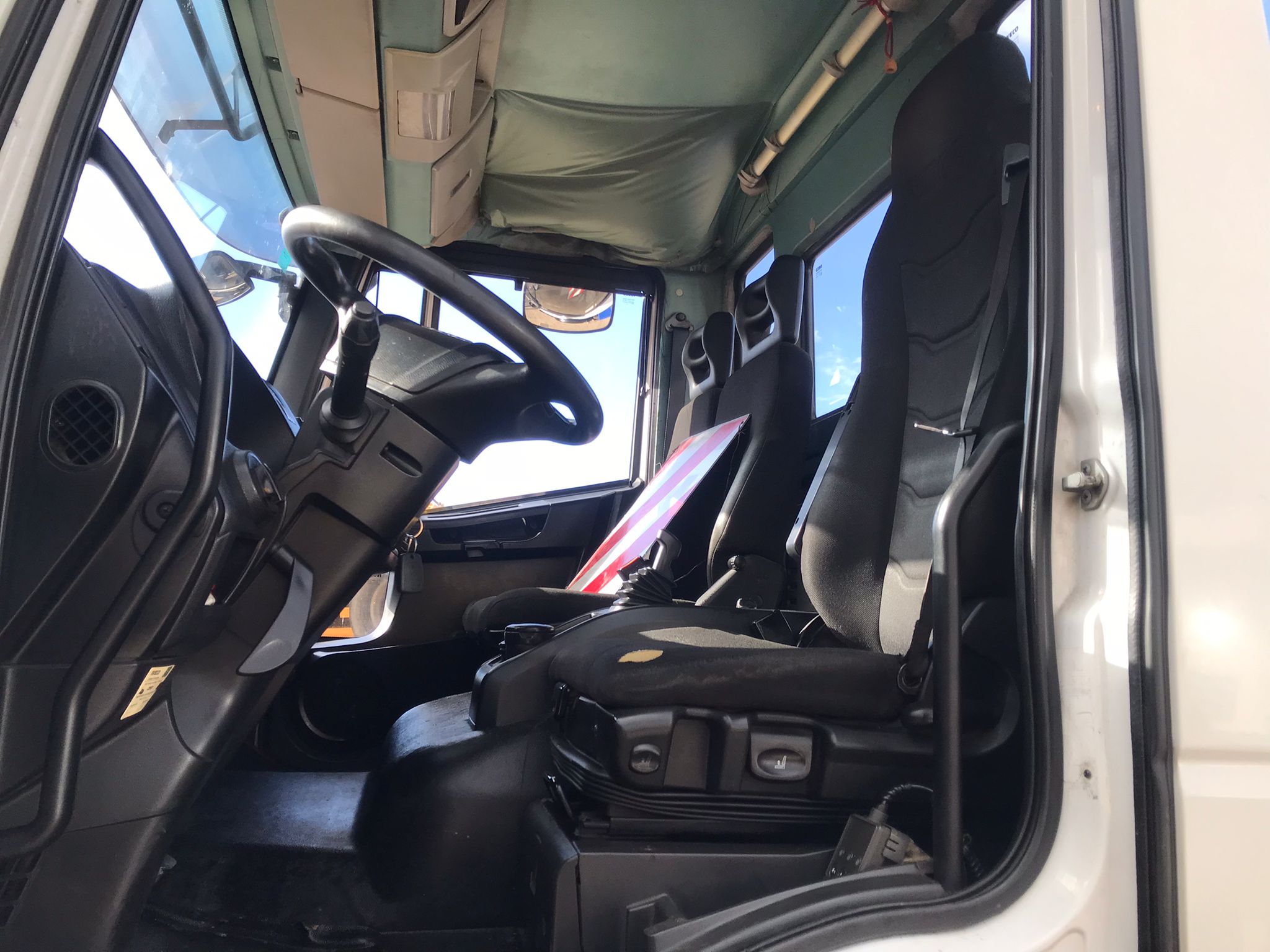 Iveco 180E portavehículos - 2018 - Imagen 20