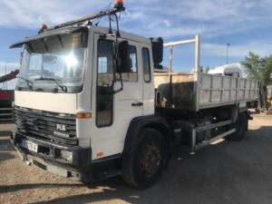 Camión basculante Volvo FL618 230 diagonal delantera izquierda