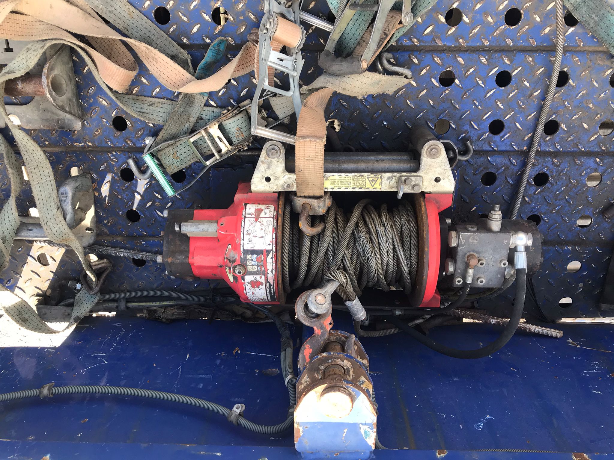 Cabestrante VIME camión portavehículos Iveco 180E