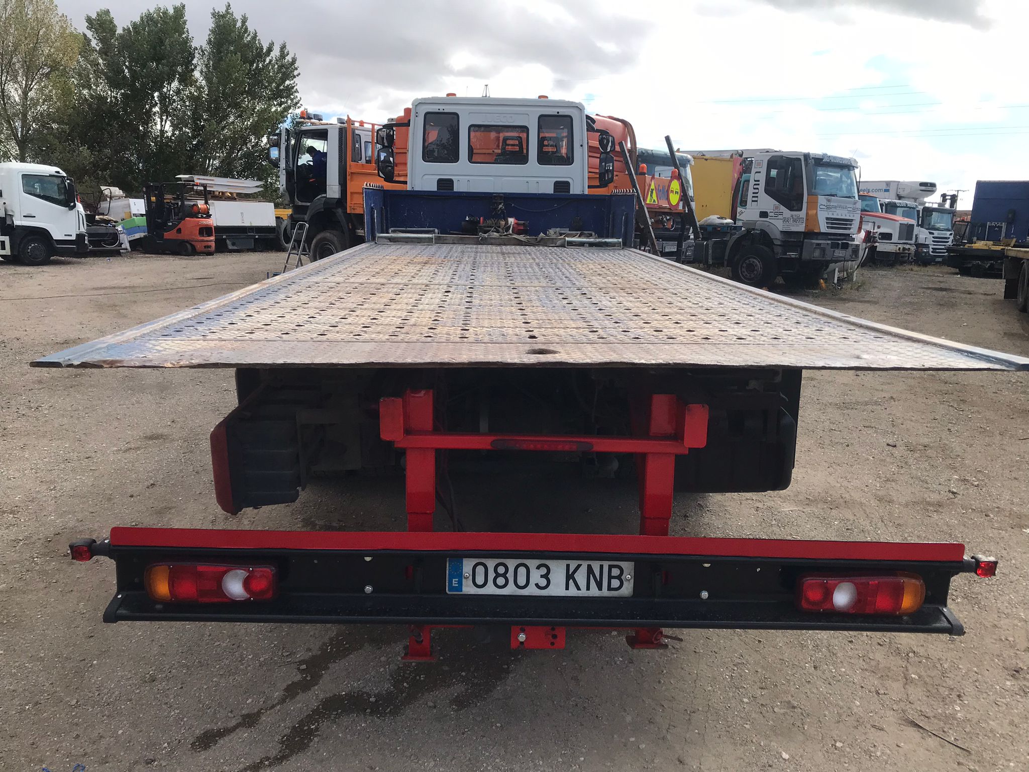 Plataforma porta-coches camión Iveco 180E