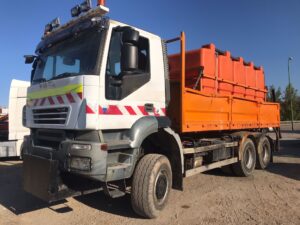 Camión quitanieves esparcidor de sal Iveco AD260T41 diagonal delantera izquierda