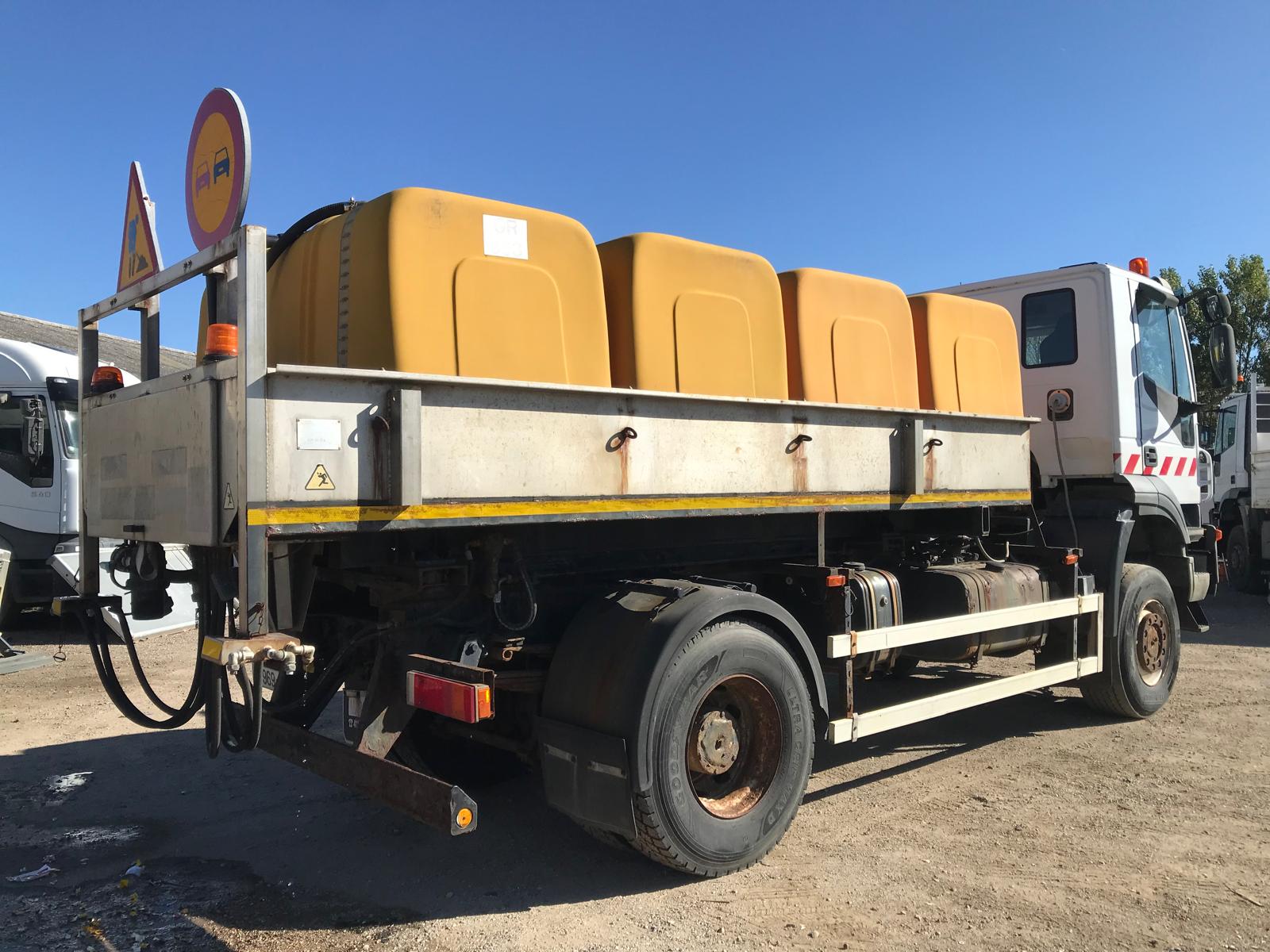 Camión quitanieves Iveco AD190T31 diagonal trasera derecha