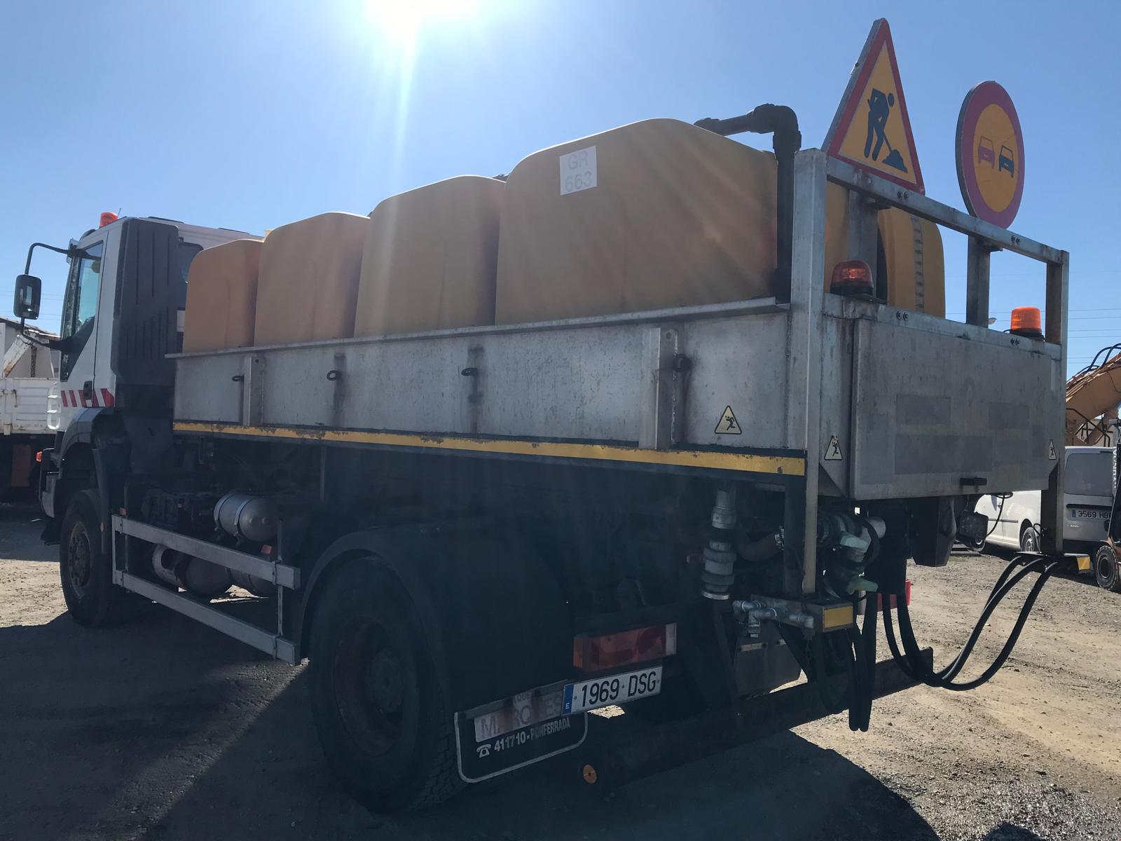 Camión quitanieves Iveco AD190T31 diagonal trasera izquierda