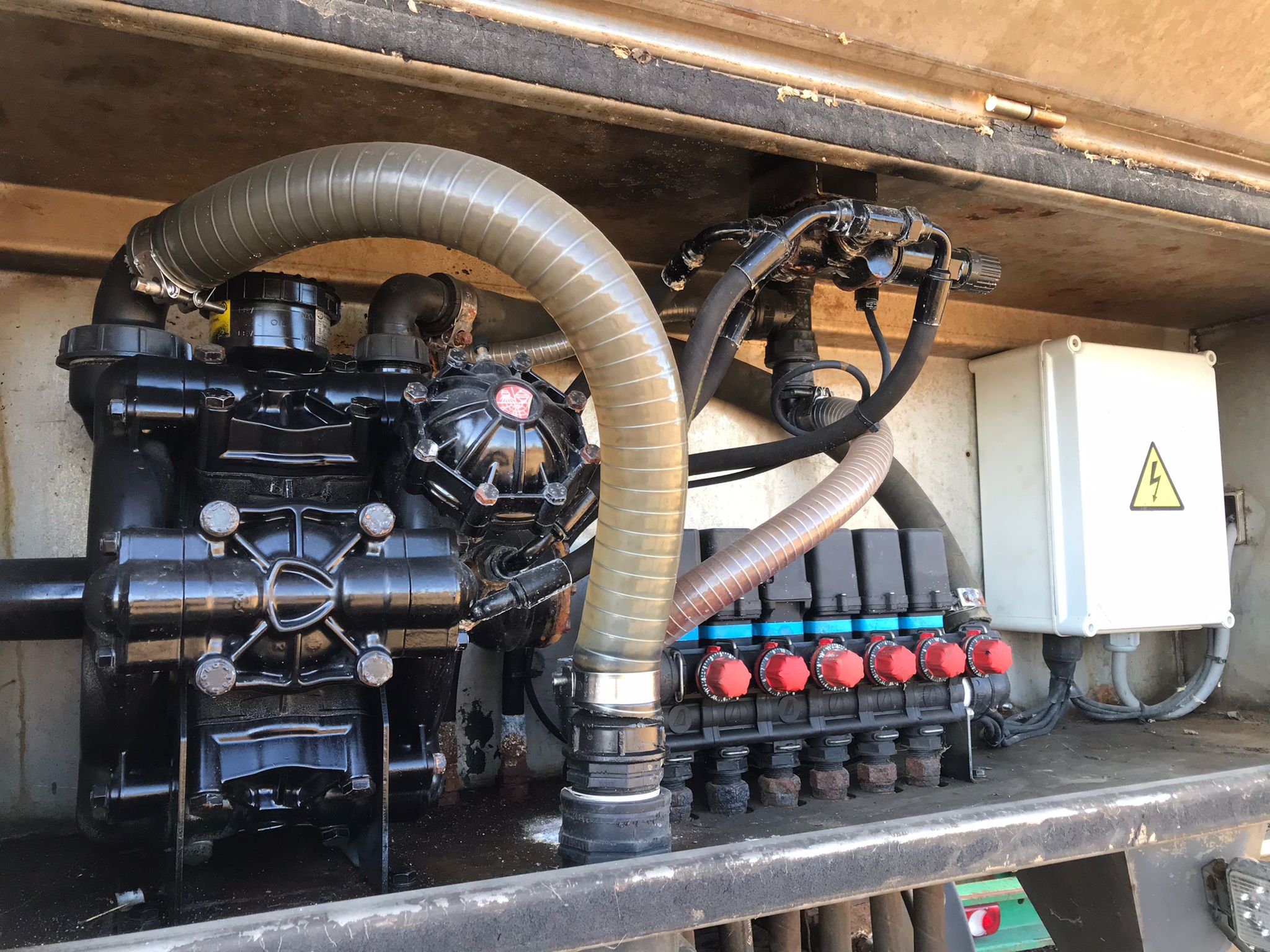 Esparcidor Infonorte camión quitanieves Iveco AD190T31