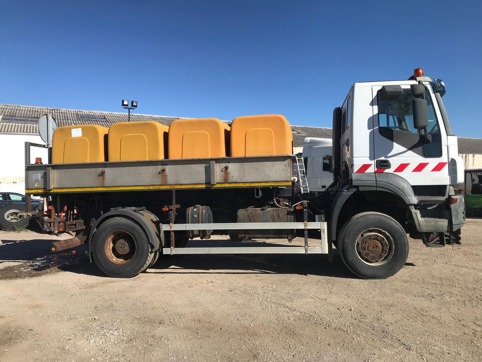 Camión quitanieves Iveco AD190T31 lateral derecho