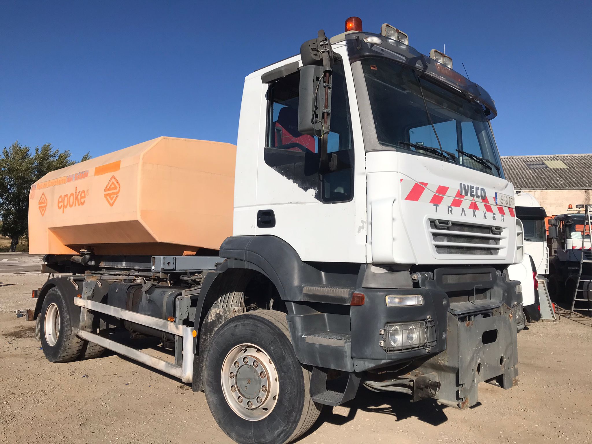 Camión quitanieves Iveco AD190T31W diagonal delantera derecha