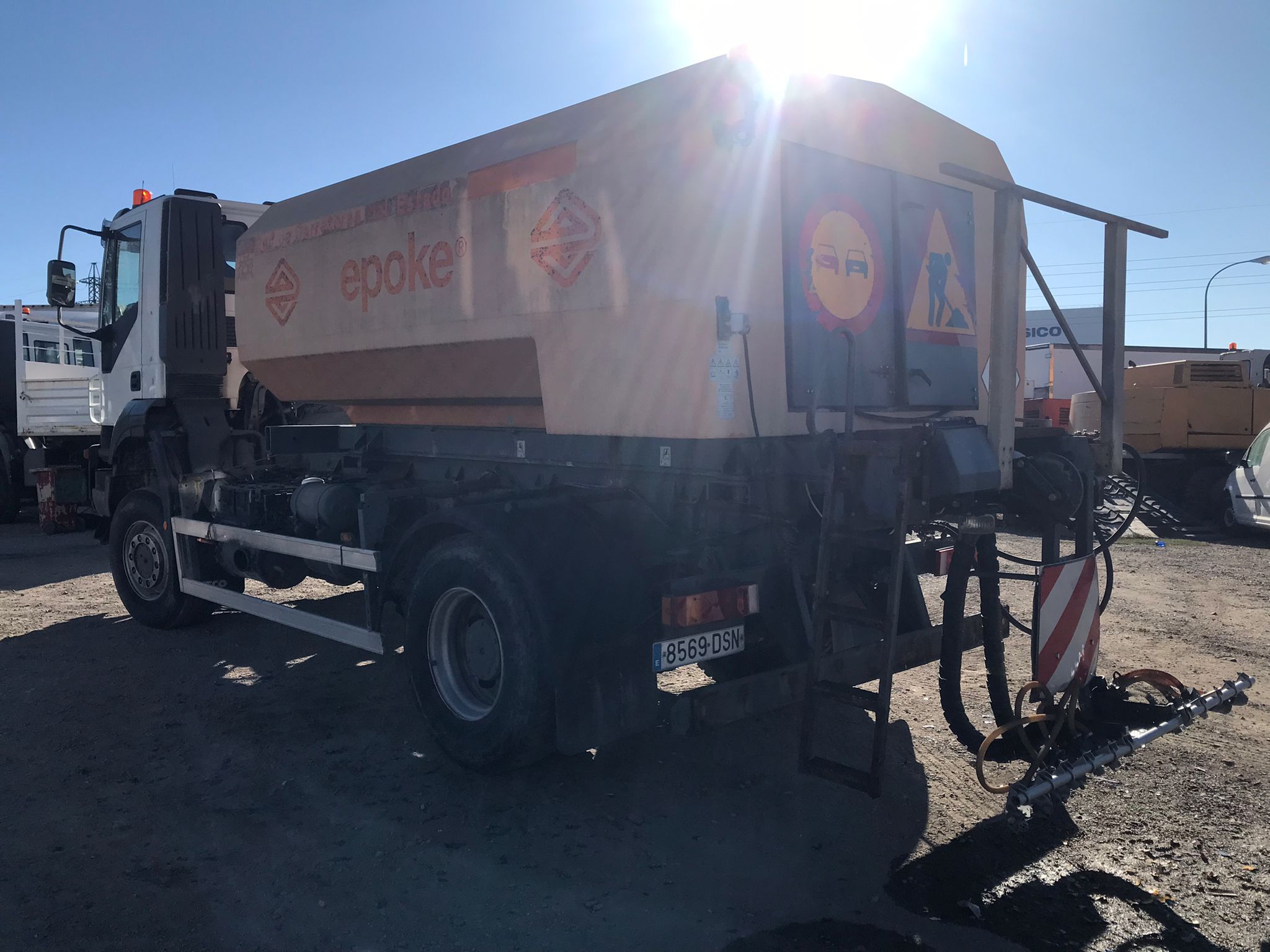 Camión quitanieves Iveco AD190T31W diagonal trasera izquierda