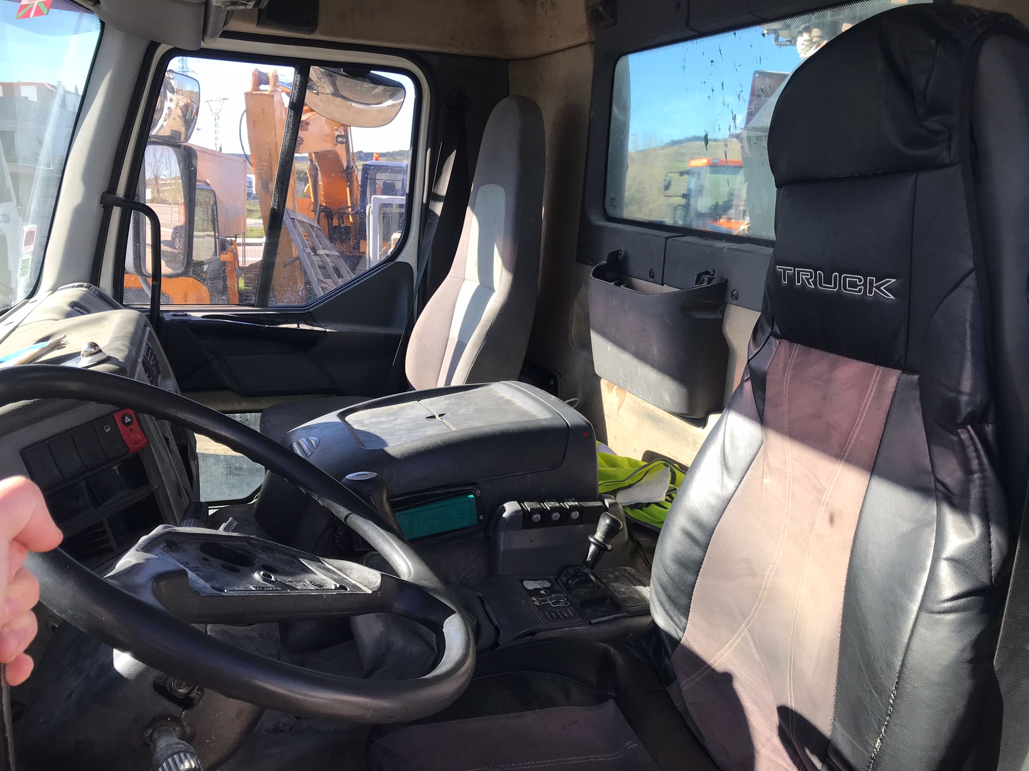 x- VENDIDO - Renault Kerax 420 8x4 en chasis - 2005 - Imagen 10