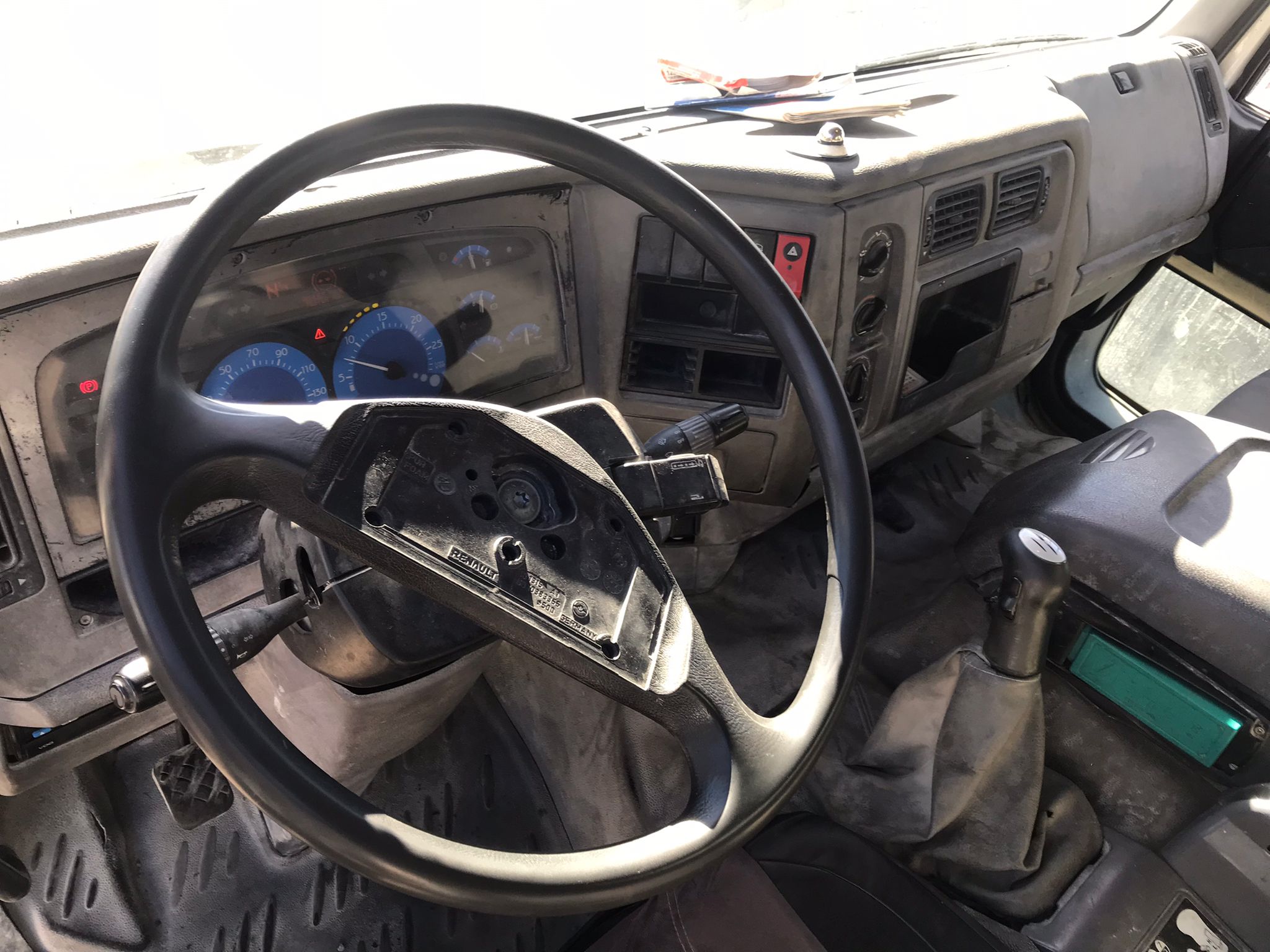 x- VENDIDO - Renault Kerax 420 8x4 en chasis - 2005 - Imagen 11