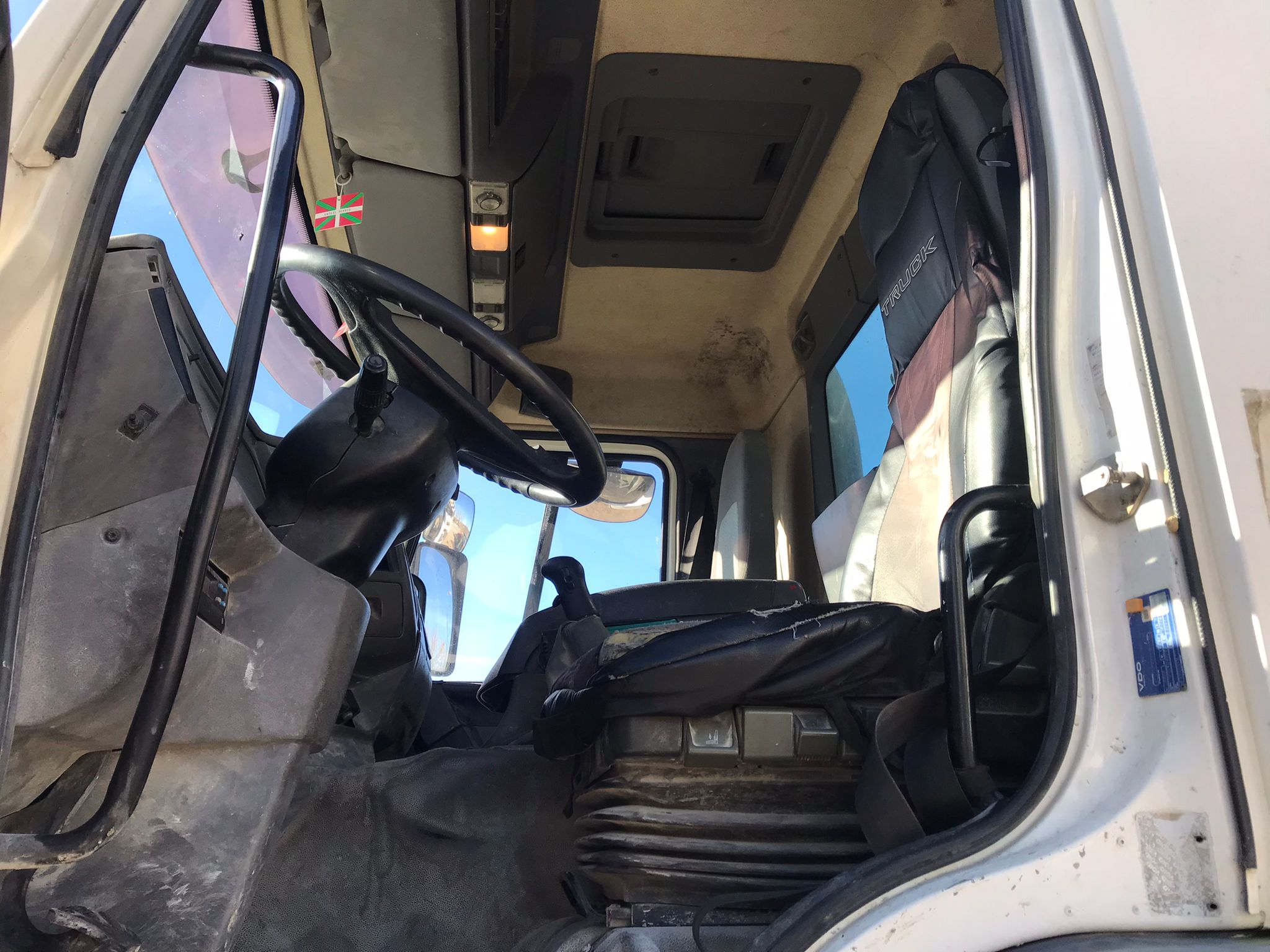 x- VENDIDO - Renault Kerax 420 8x4 en chasis - 2005 - Imagen 12