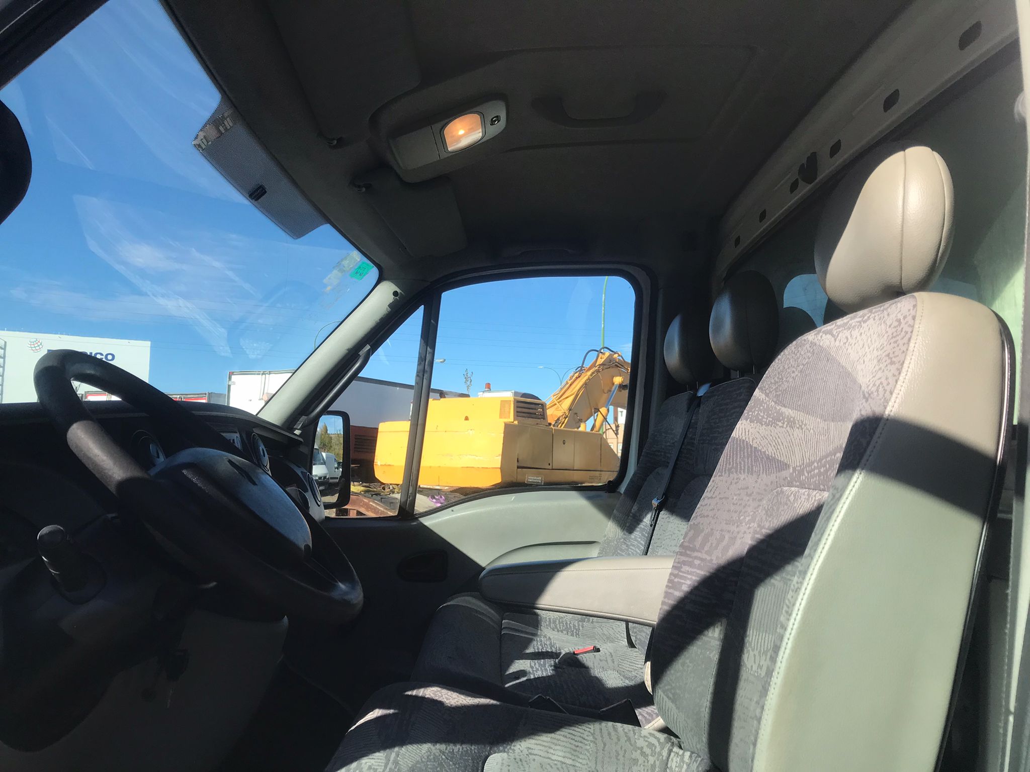 Renault Mascott 160.65 4x2 caja cerrada - 2005 - Imagen 9