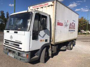 Camión Iveco ML80E24 diagonal delantera izquierda