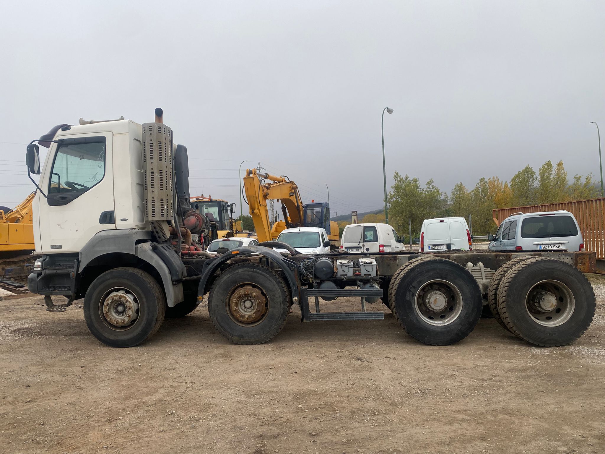x- VENDIDO - Renault Kerax 420 8x4 en chasis - 2005 - Imagen 9