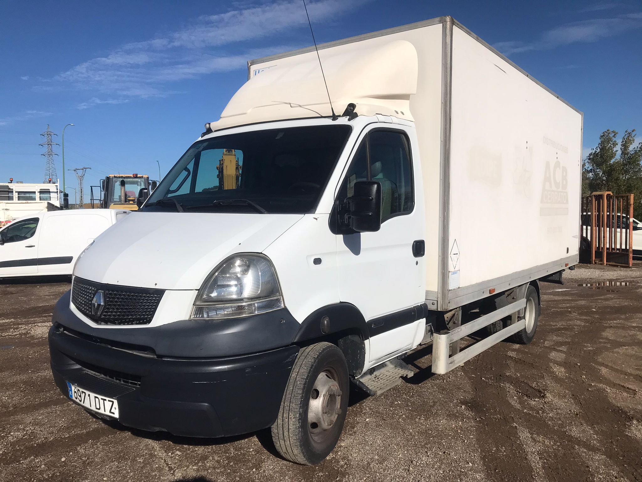 Renault Mascott caja cerrada lateral izquierdo