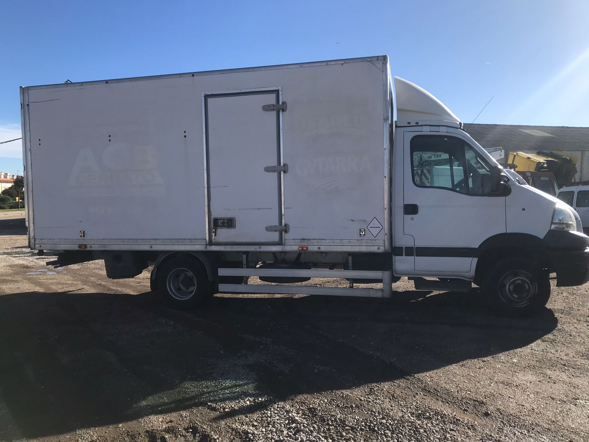 Renault Mascott 160.65 4x2 caja cerrada - 2005 - Imagen 4