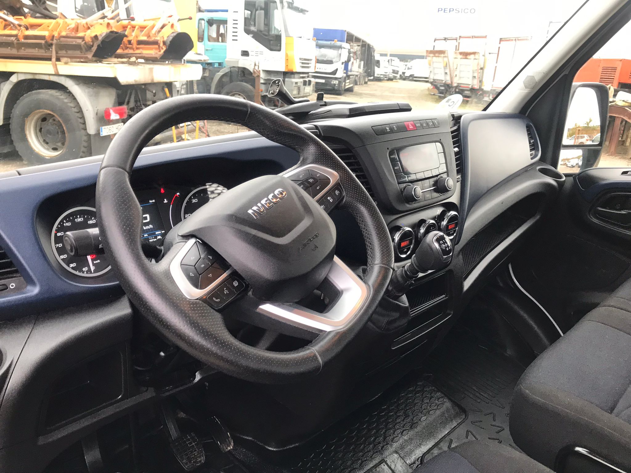 x- VENDIDO - Iveco 35C12 caja abierta - 2021 - Imagen 13