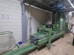 Prensa hidráulica industrial Amadeo Farell HC-15 vista frontal completa