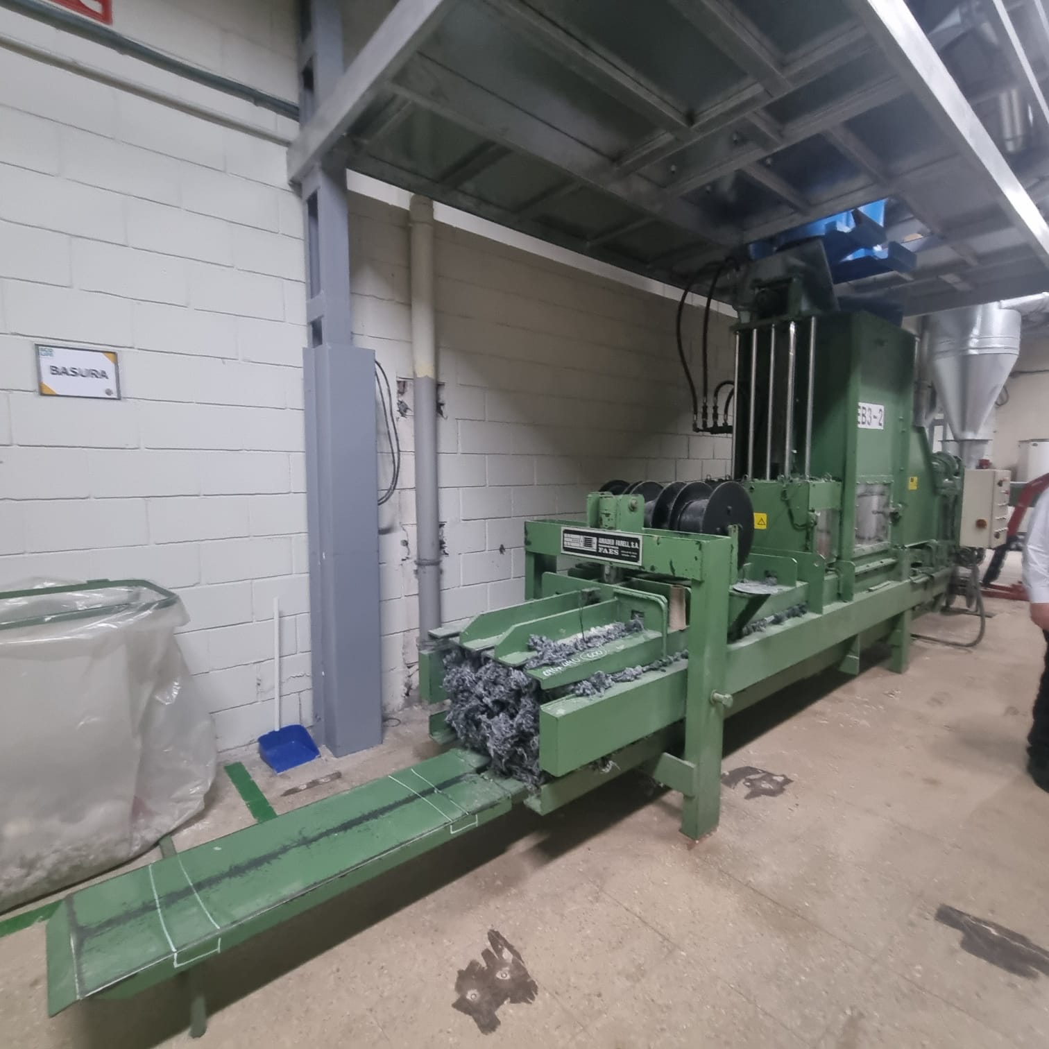 Prensa hidráulica industrial Amadeo Farell HC-15 vista frontal completa