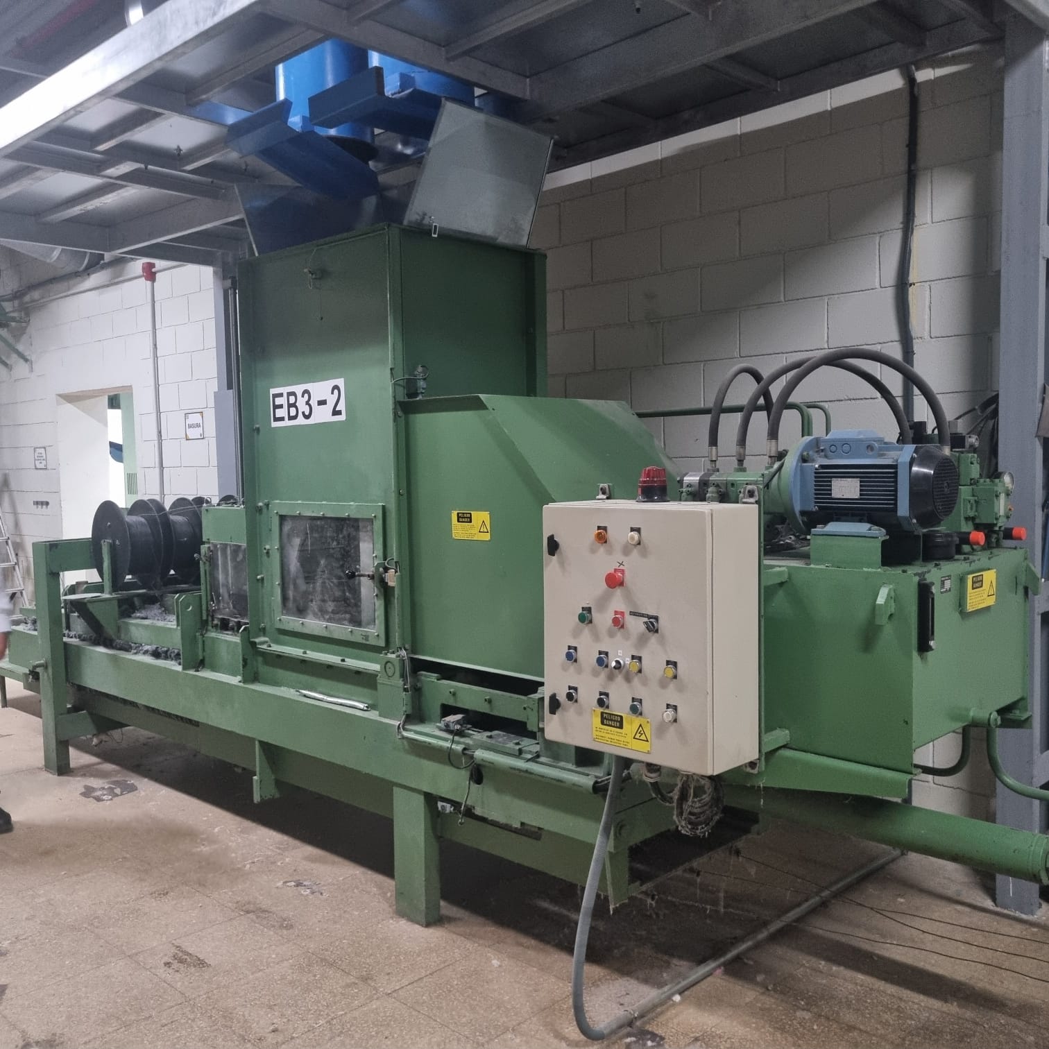 Panel de mandos y controles eléctricos de la prensa Amadeo Farell HC-15