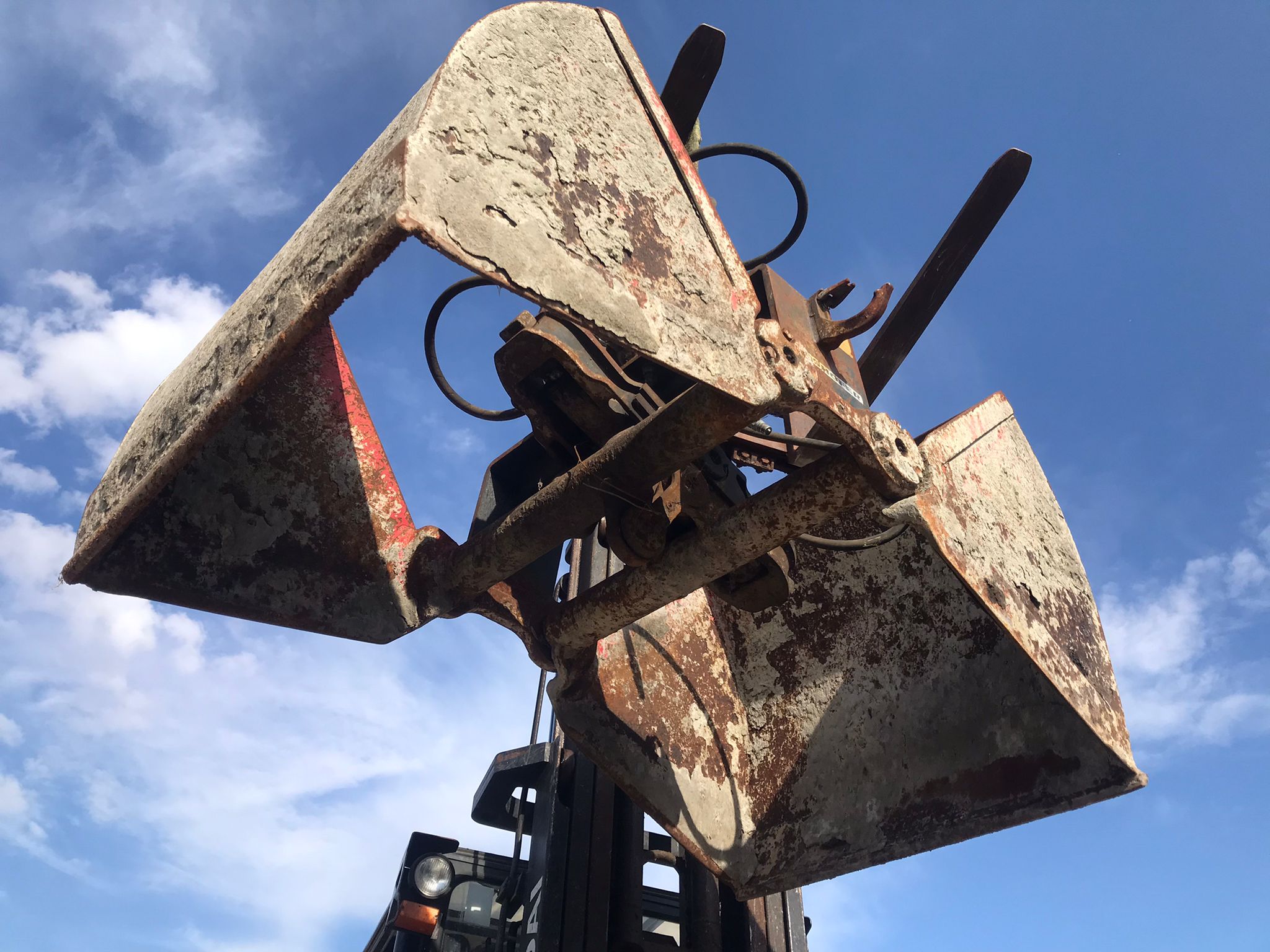 Cuchara bivalva hidráulica Kinshofer vista frontal