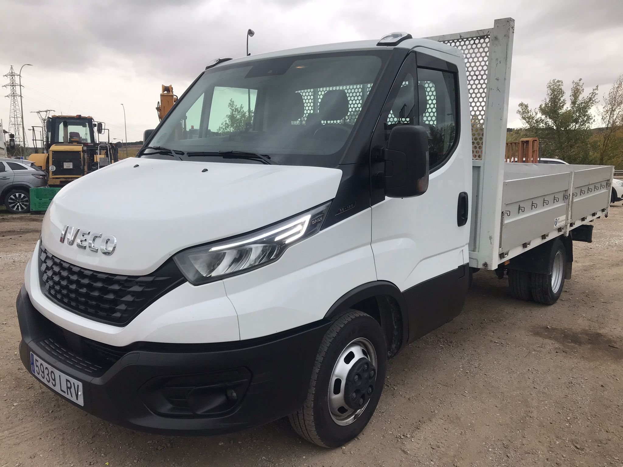 Iveco 35C12 caja abierta rígida Euro 6