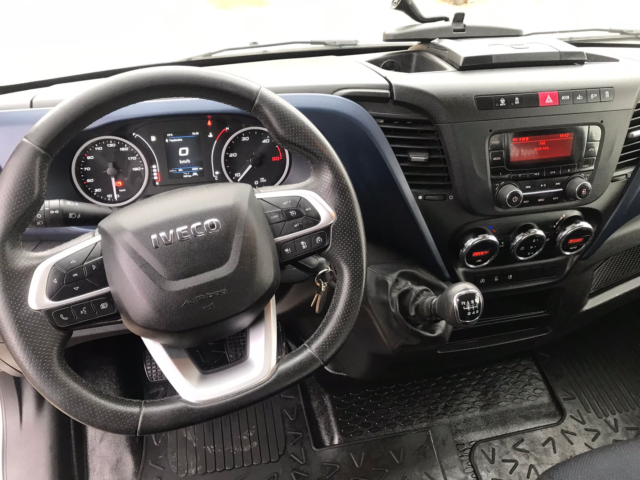 x- VENDIDO - Iveco 35C12 caja abierta - 2021 - Imagen 14