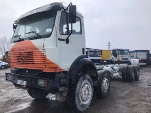 Mercedes 3538K 8x4 – frontal izquierdo