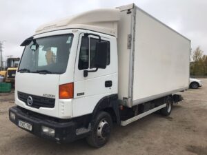 Furgón Nissan Atleon 185 E4 vista frontal izquierda