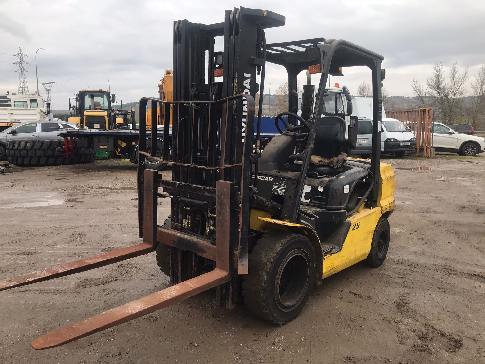 Carretilla Hyundai 25D-9E frontal izquierdo