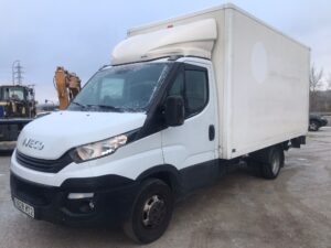 Furgoneta Iveco 35C17 frontal izquierdo