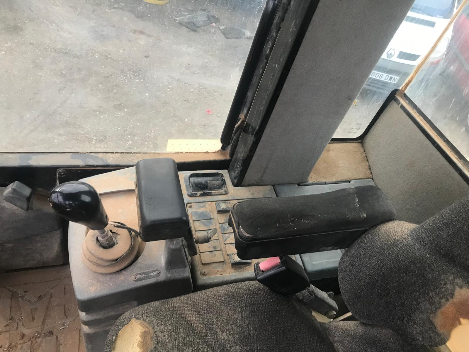 Pala cargadora Caterpillar 938 G - 2003 - Imagen 12