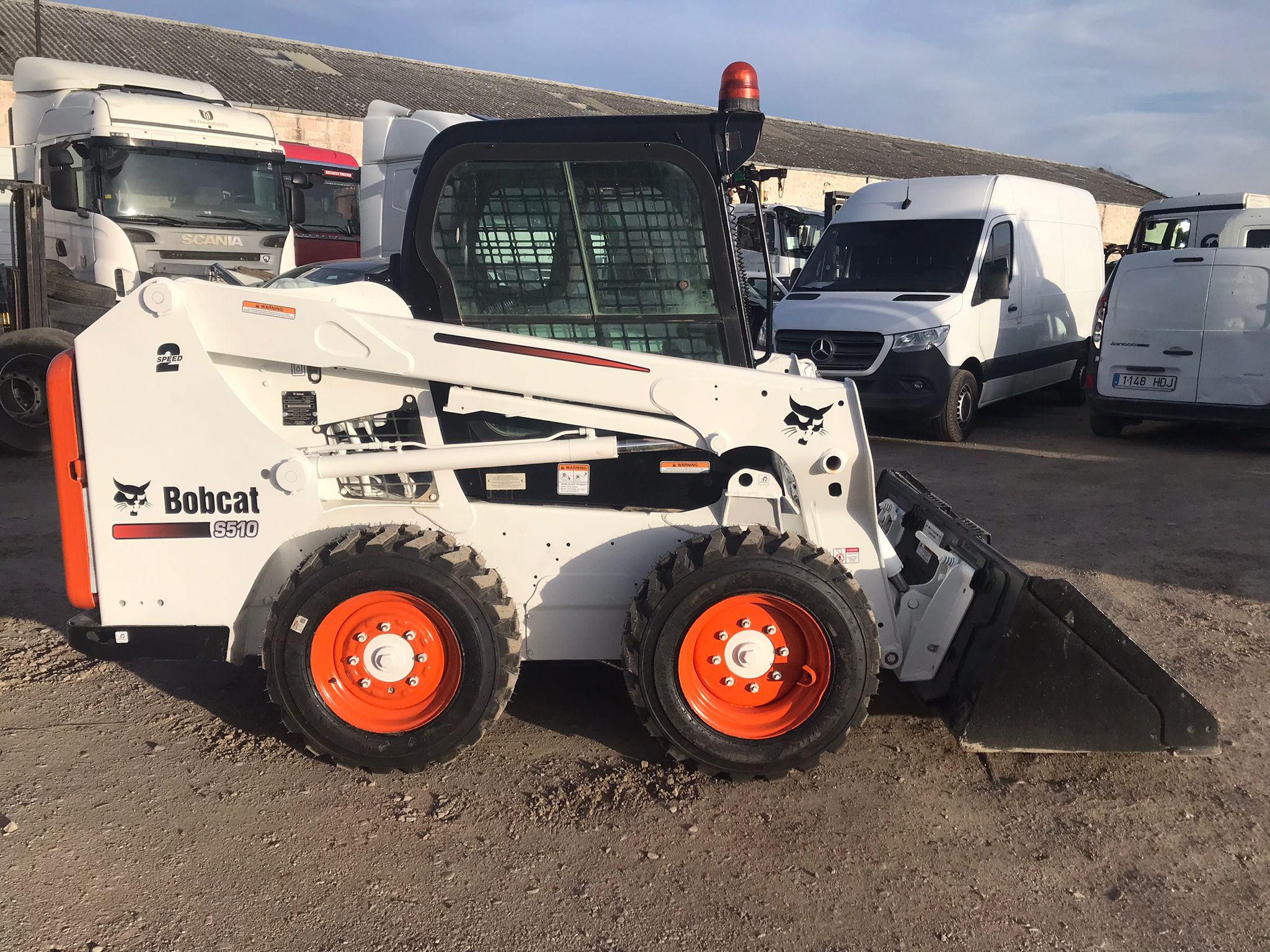 Bobcat S510 frontal derecho