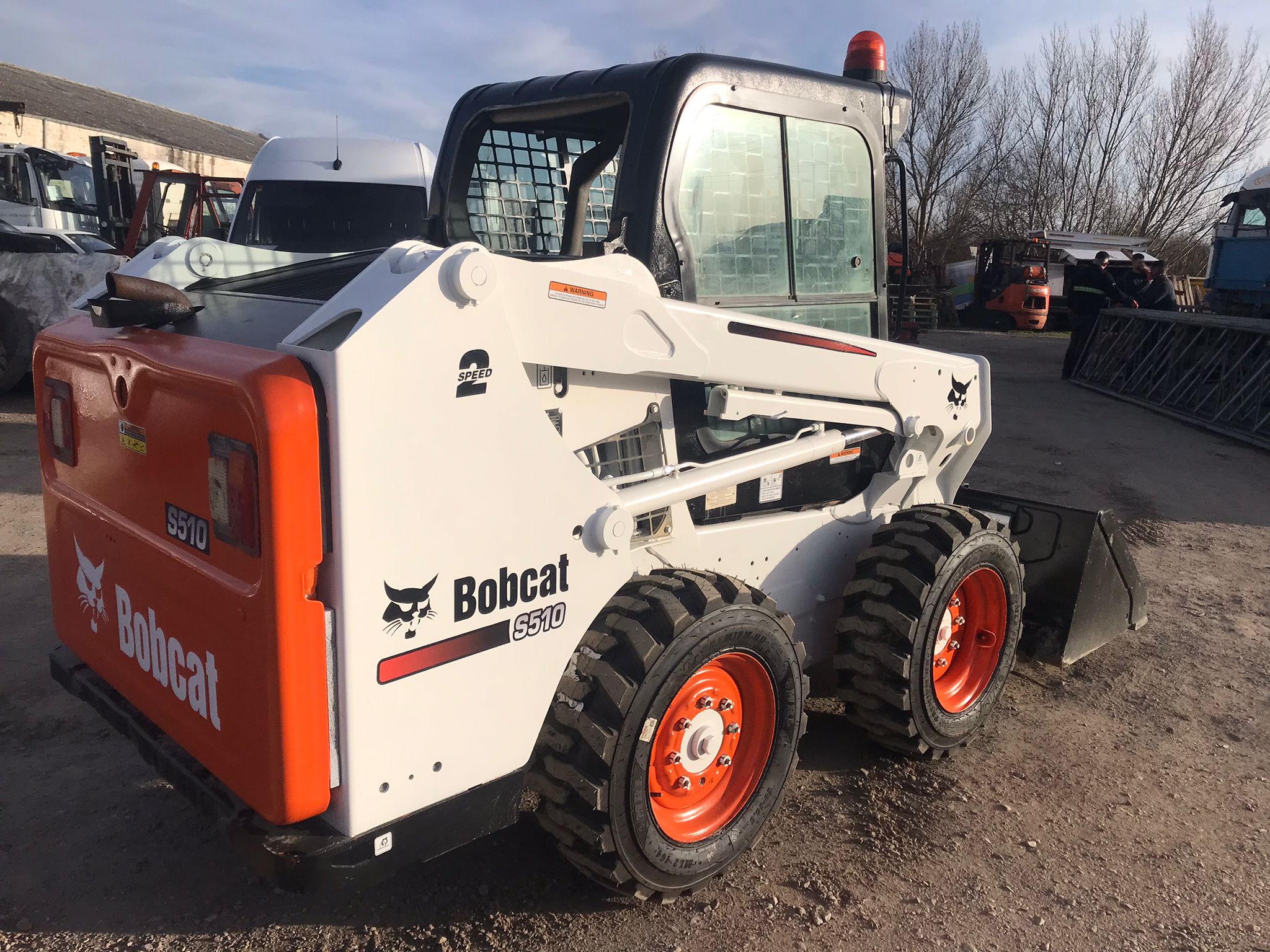 Vista trasera derecha Bobcat S510