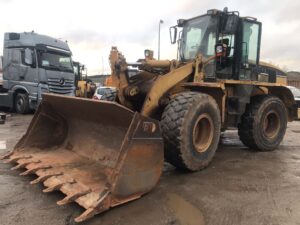 Pala cargadora Caterpillar 938 G vista frontal izquierda