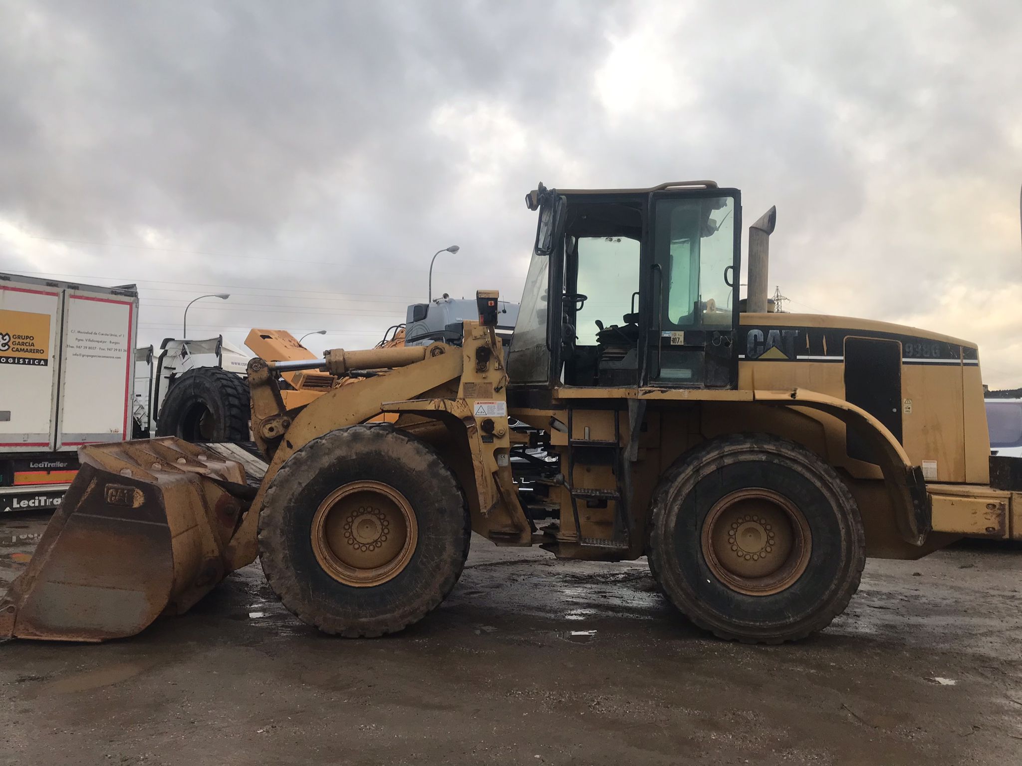 Pala cargadora Caterpillar 938 G vista lateral izquierda