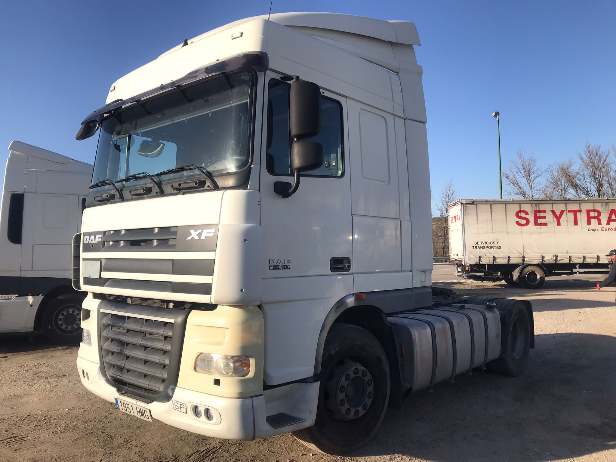 DAF XF 105.460 frontal izquierdo