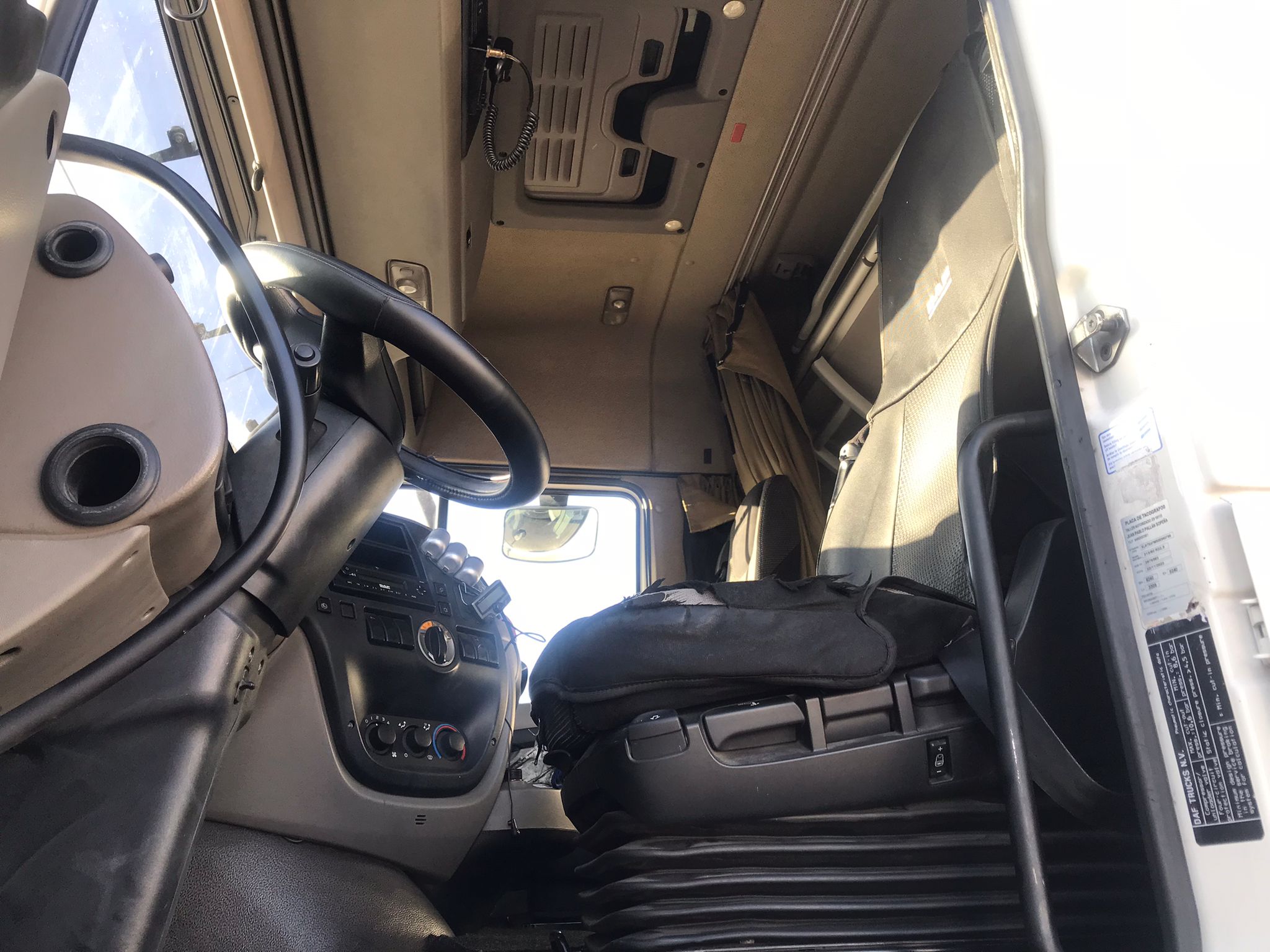 DAF XF 105.460 frontal derecho