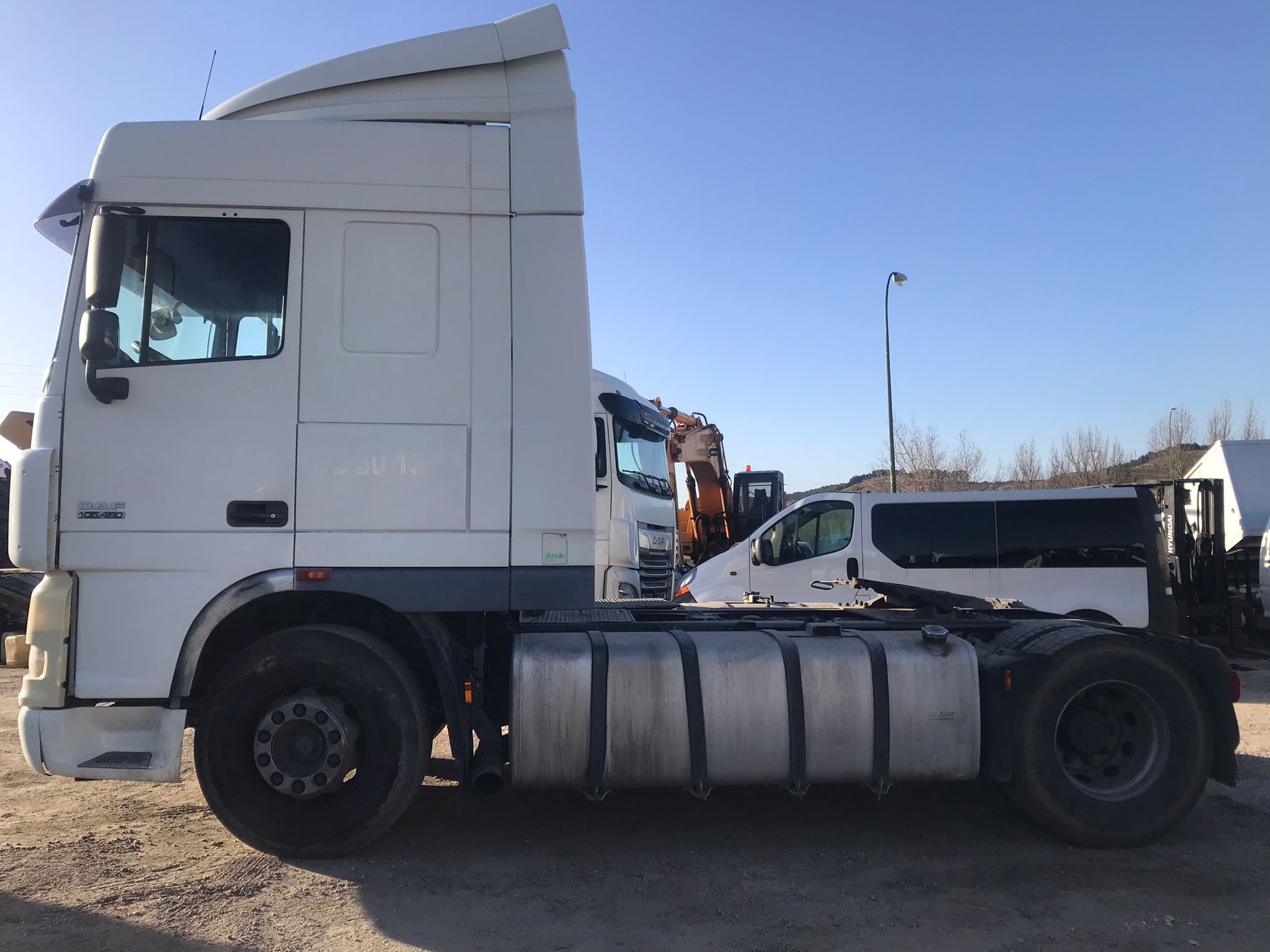 Lateral derecho DAF XF 105.460