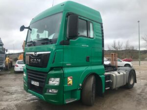 Cabeza tractora MAN TGX 500 CV vista frontal izquierda