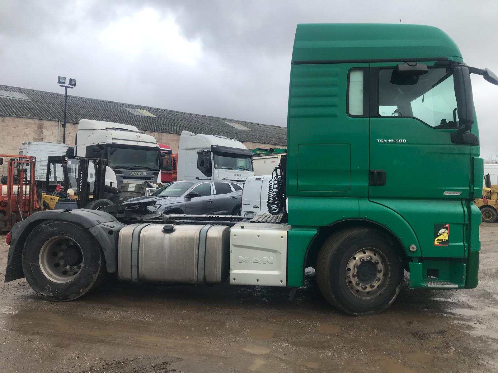 MAN TGX 4x2 lateral derecho