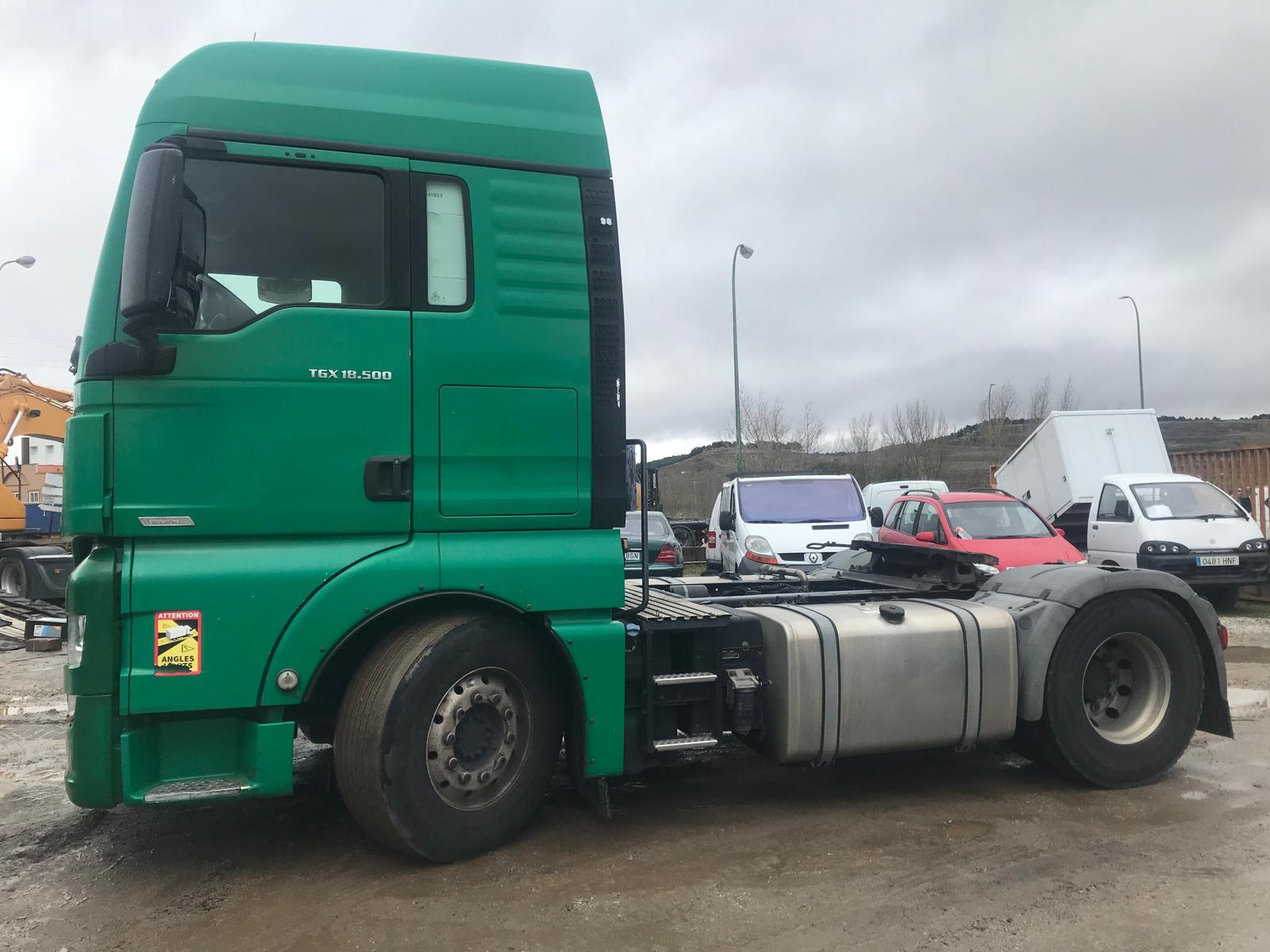 Cabeza tractora MAN TGX 4x2 ADR lateral izquierdo