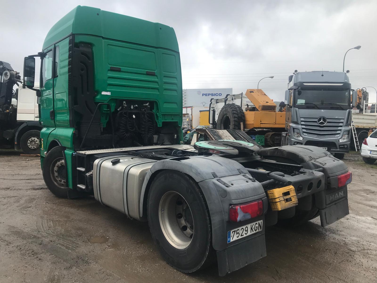 Cabeza tractora MAN TGX 500 CV vista trasera izquierda