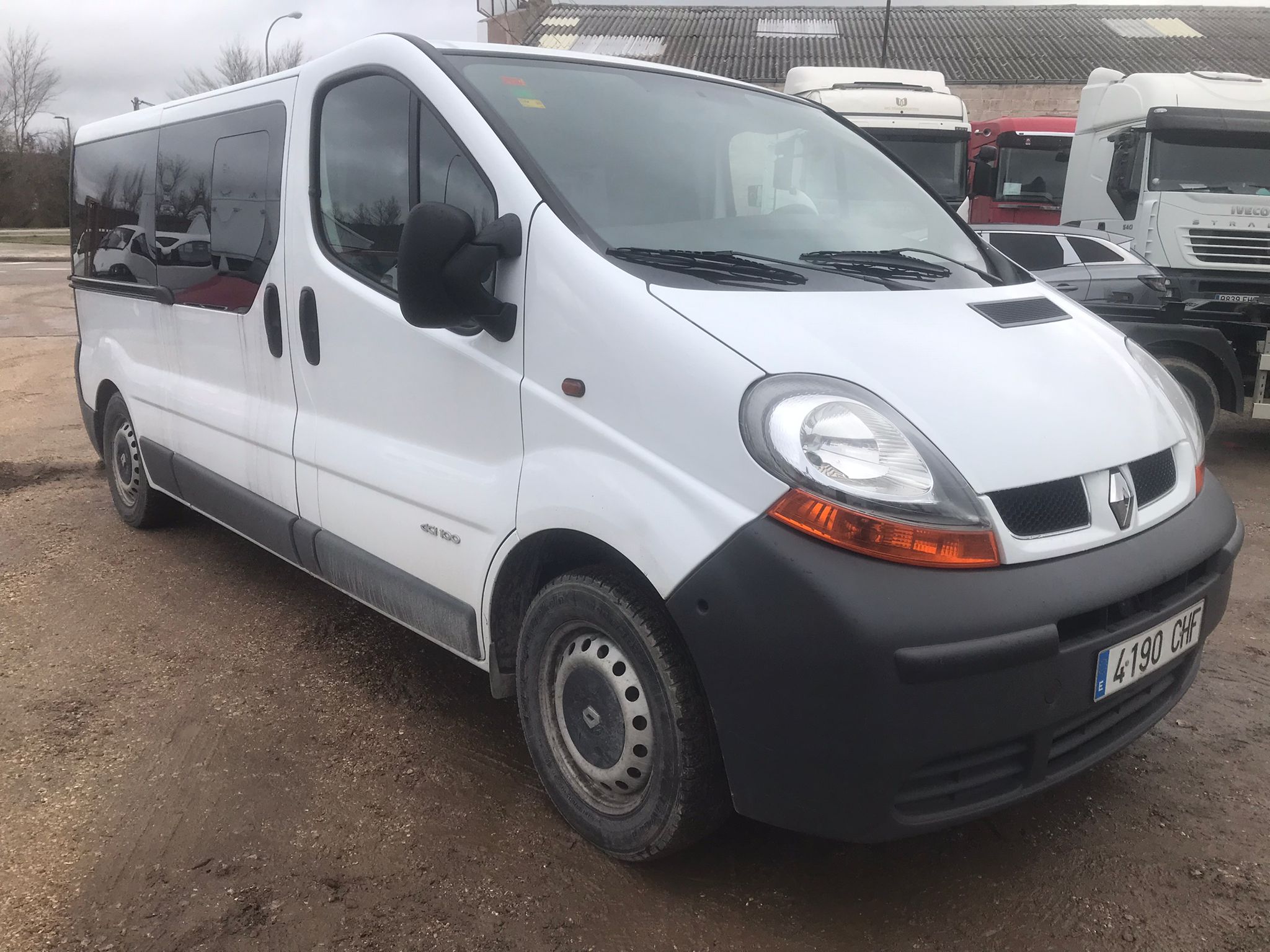 Renault Trafic frontal derecho