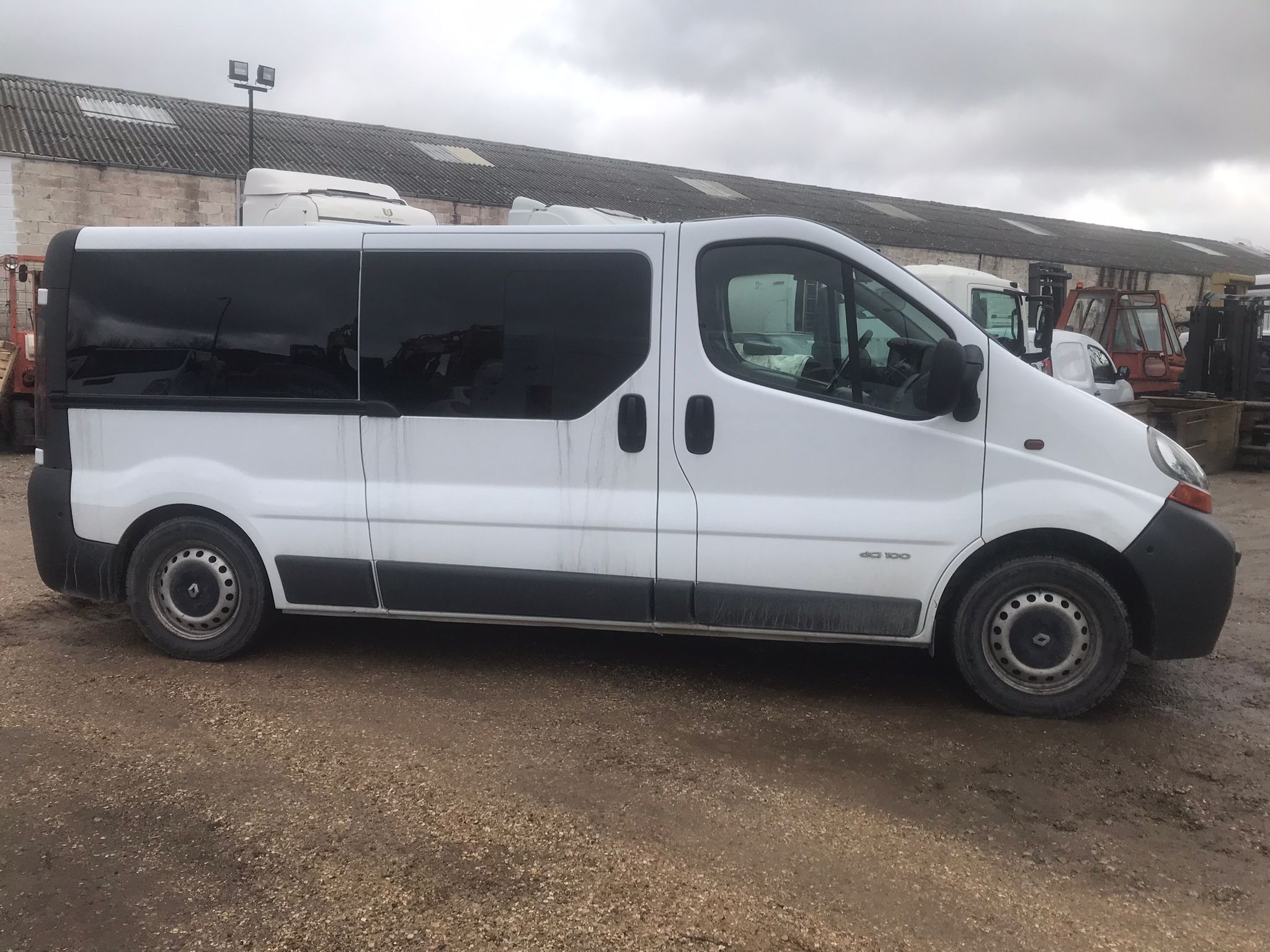 Renault Trafic frontal derecho