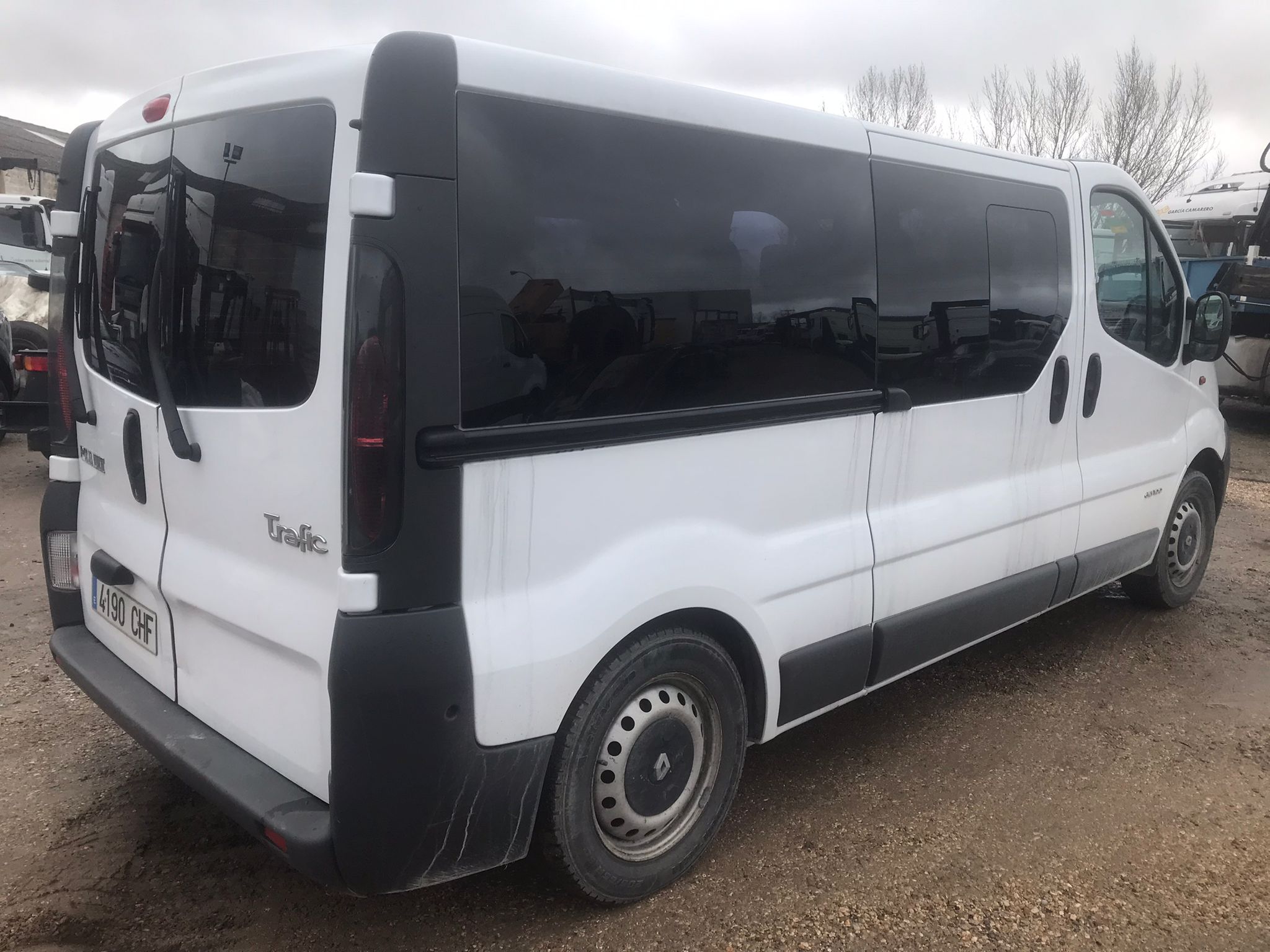 Renault Trafic trasera derecha