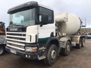 Scania P124CB8X4HZ421 hormigonera frontal izquierdo