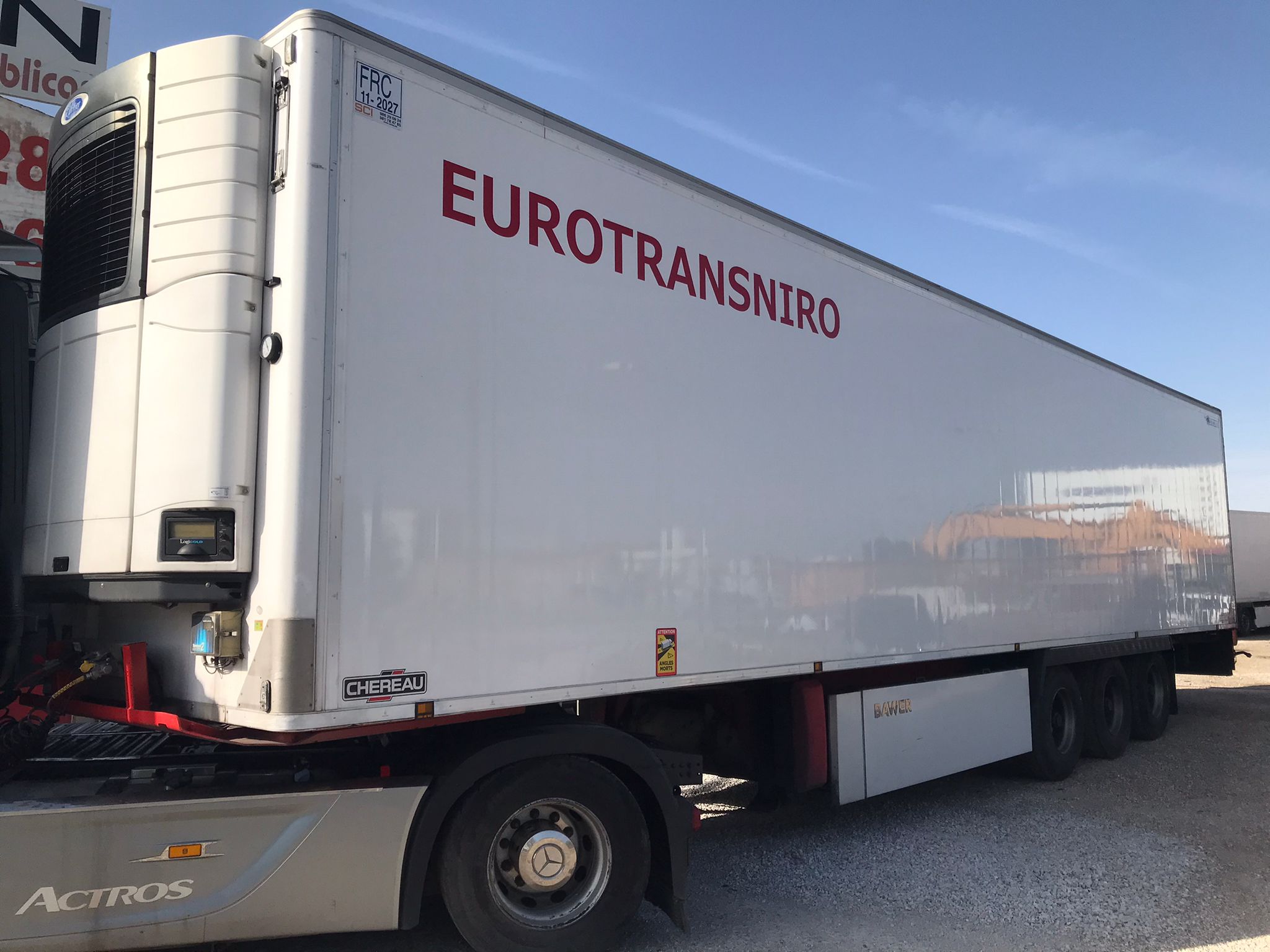 Frontal izquierdo semirremolque frigorífico Chereau Inogam