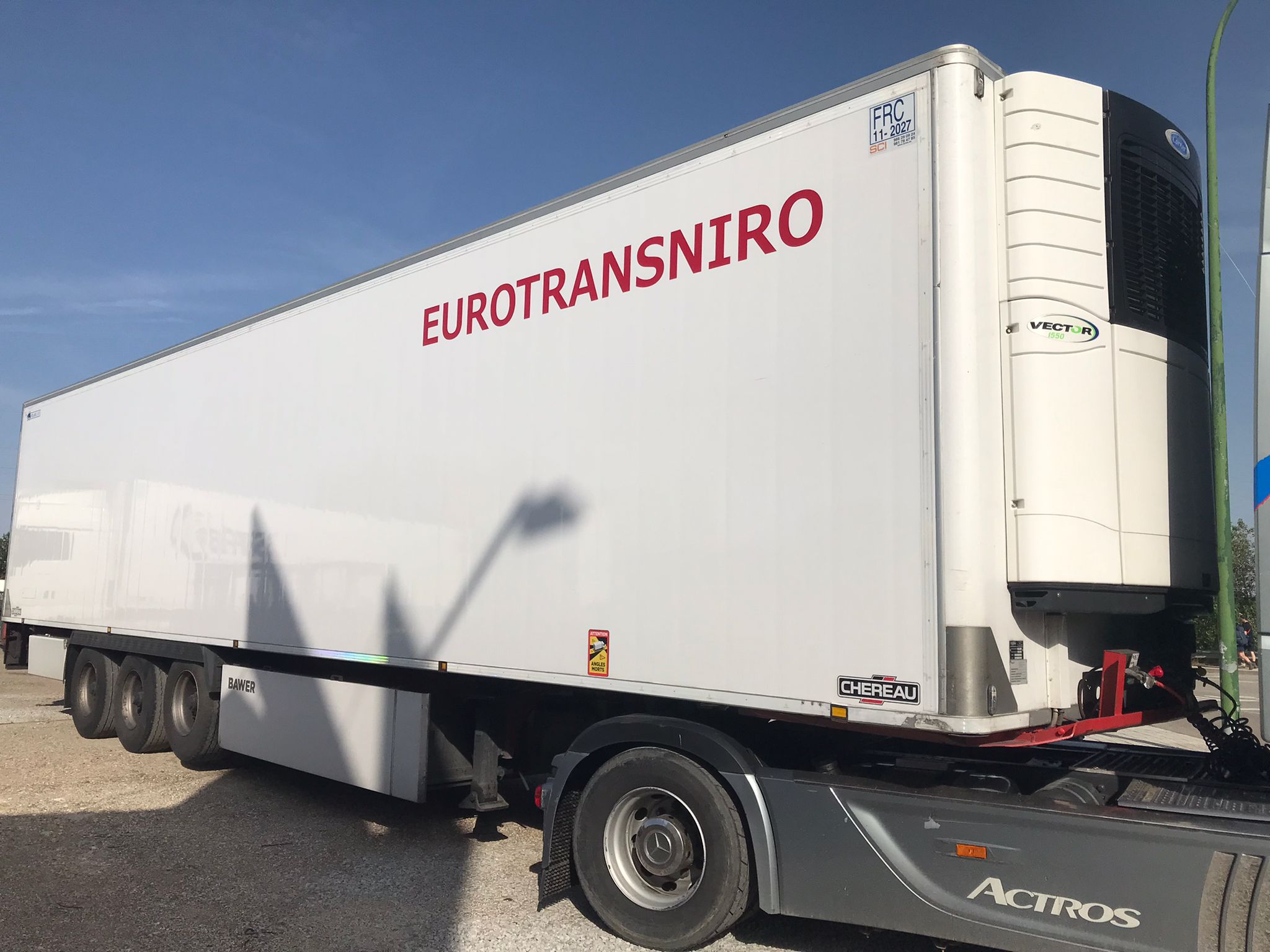 Frontal derecho semirremolque frigorífico Chereau Inogam