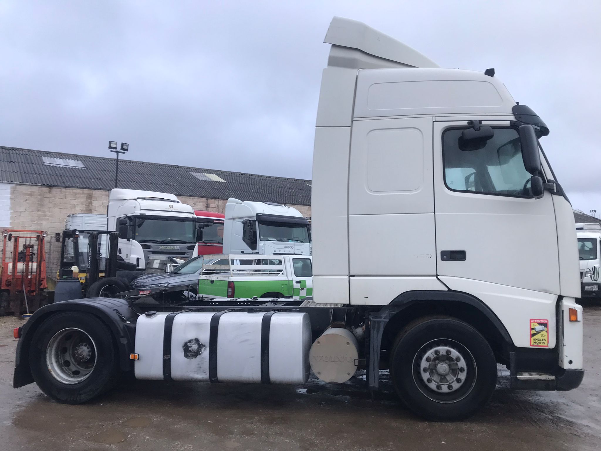 Volvo FH12 D460 lateral derecho