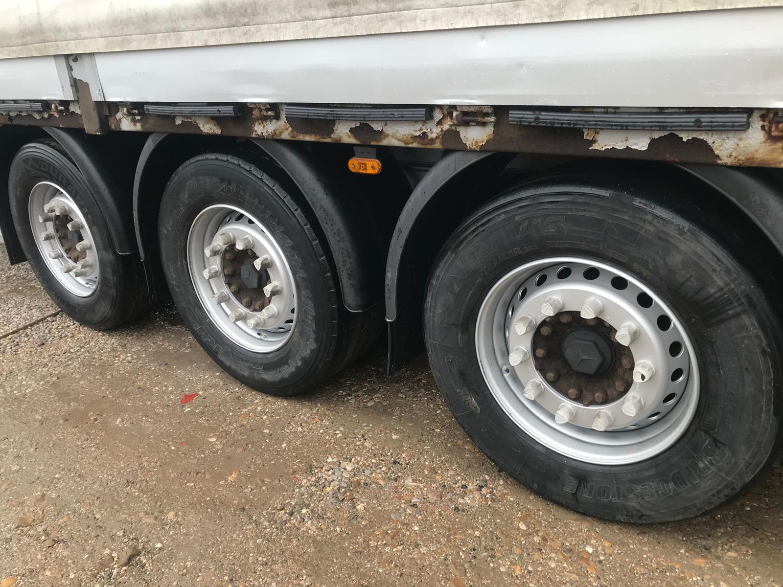 Semirremolque tauliner Lecitrailer Año 2007 - Imagen 10